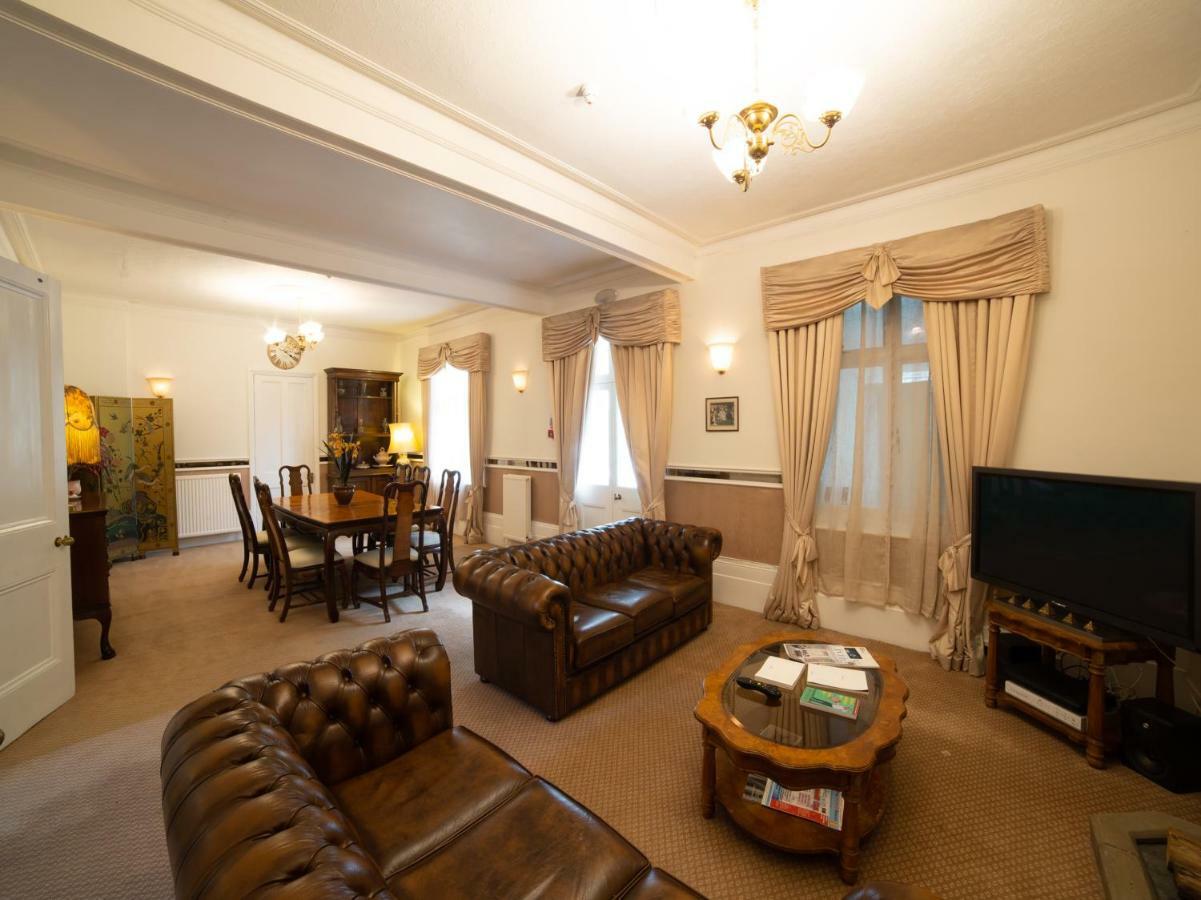Fines Bayliwick Hotel Bracknell Zewnętrze zdjęcie