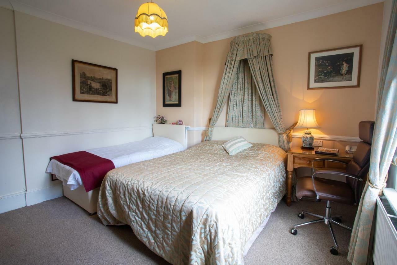 Fines Bayliwick Hotel Bracknell Zewnętrze zdjęcie